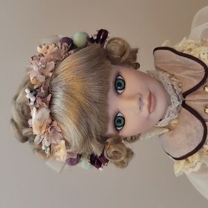 Victoria- The Hamilton Collection Jamie Englert doll w/Stamp, stand,& tag